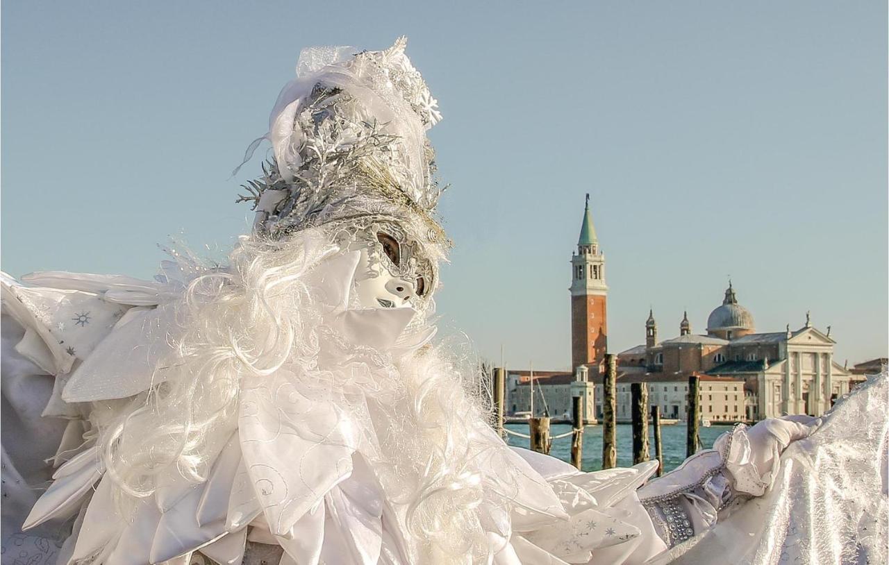 Nice Apartment In Venezia -Ve- With Wifi Exteriör bild